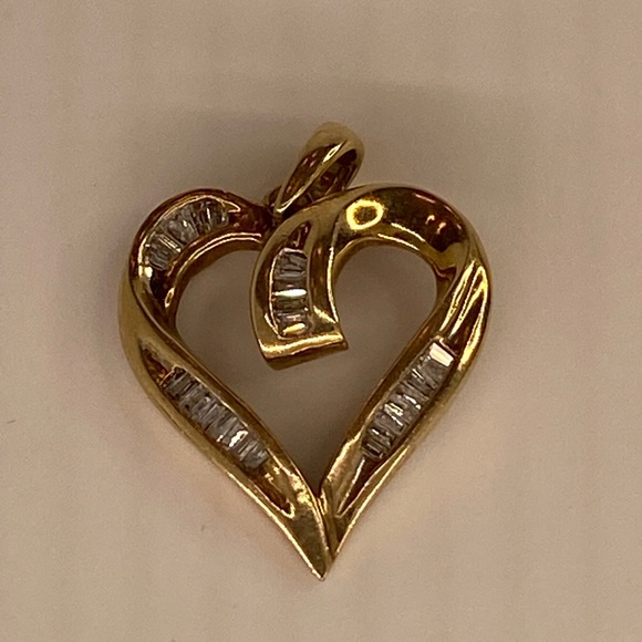 Diamonds and Gold Heart Pendant. Gorgeous - Picture 4 of 6